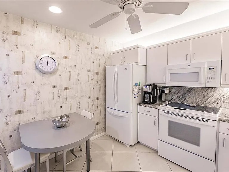 1055 W Peppertree Dr #802AA — Photo 9