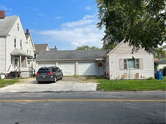 3rd image of 223 W 29th St