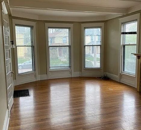 4th image of 624 Cherry St SE APT 4