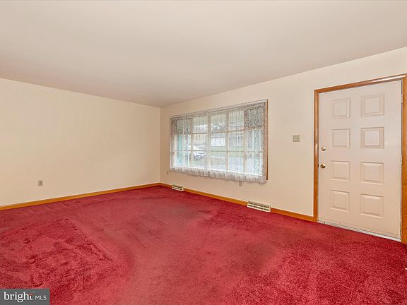 5th image of 320 Kingswood Ter
