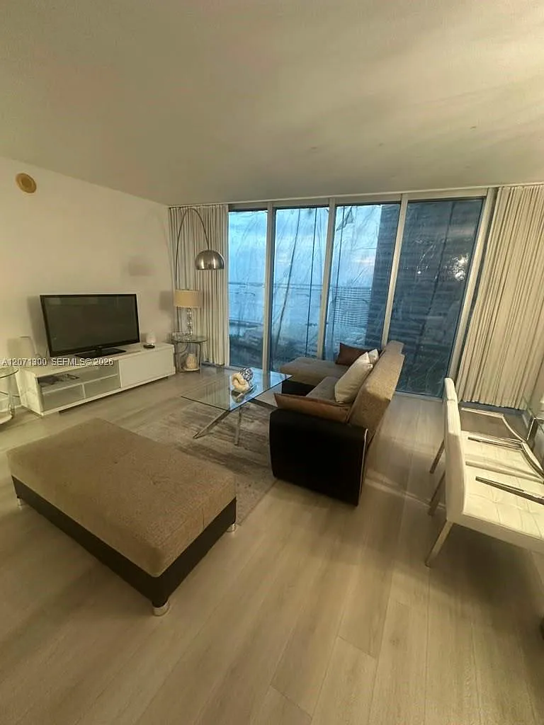 Icon Brickell Condo No 3 — Photo 1