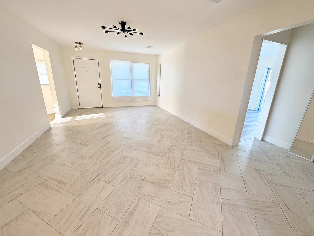 2 bed, 1.0 bath, 1275 sqft, $2,900 — Photo 3