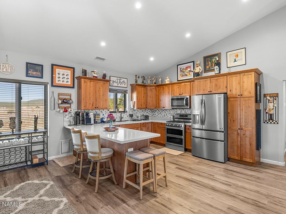 1st image of 3095 E Pinetree Dr