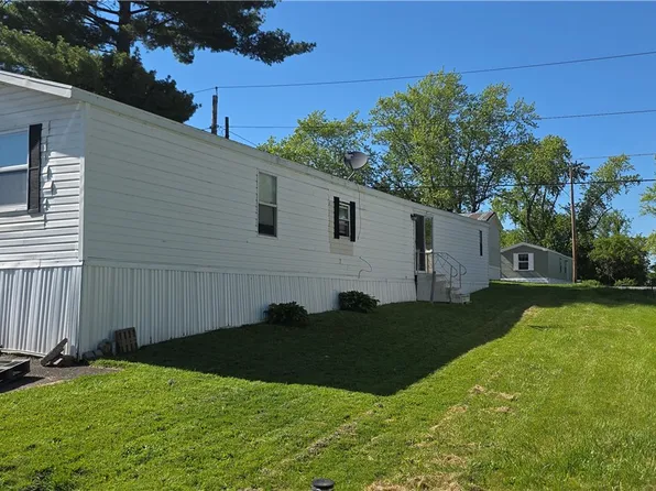 52 Tidd Ave, Farmington, NY 14425