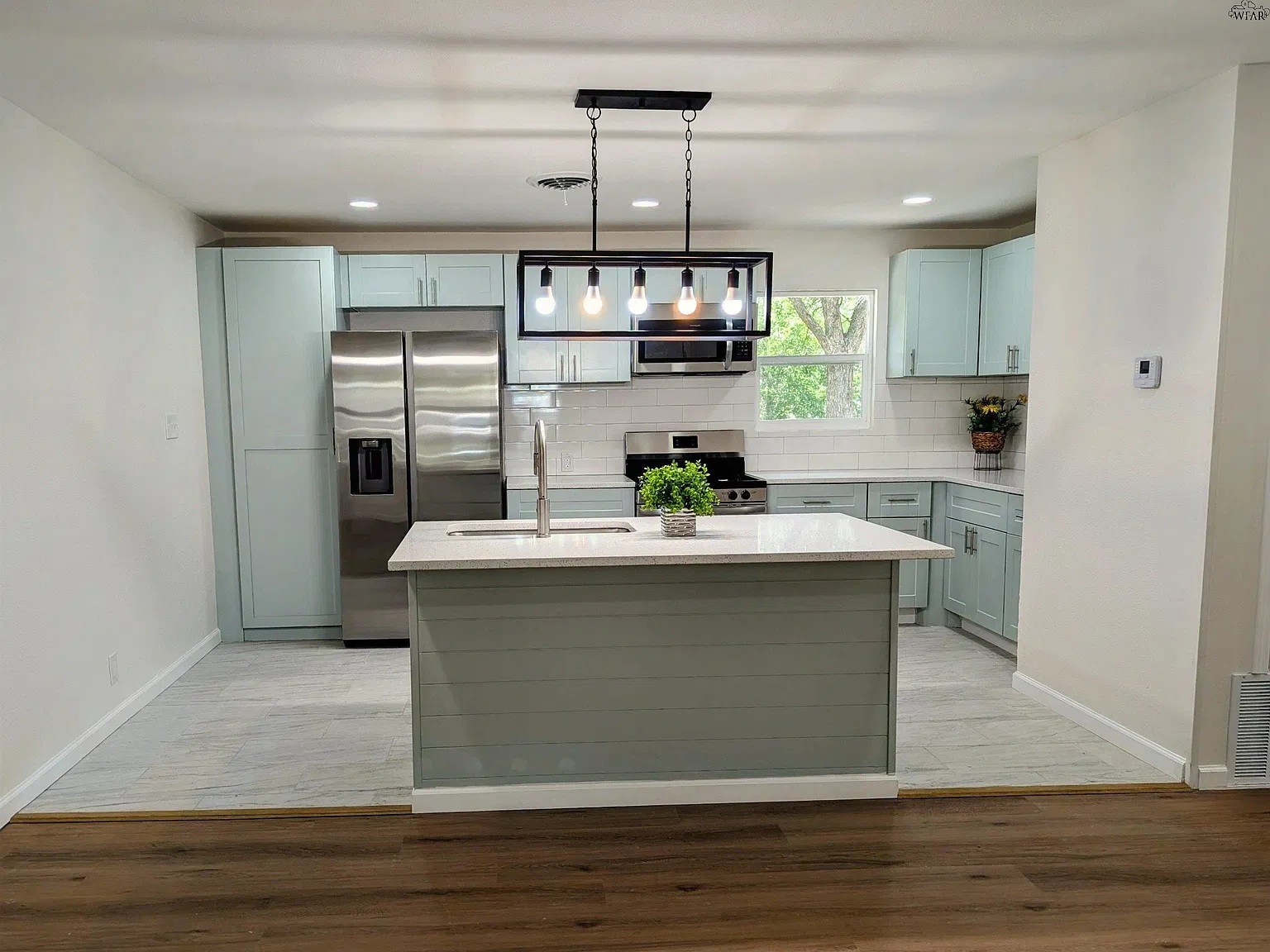 3 bed, 1.5 bath, 1348 sqft, $189,900 — Photo 4