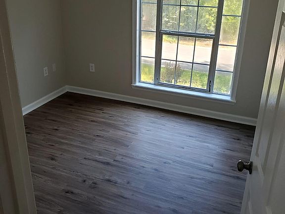 4th image of 158 Carriage Hill Dr