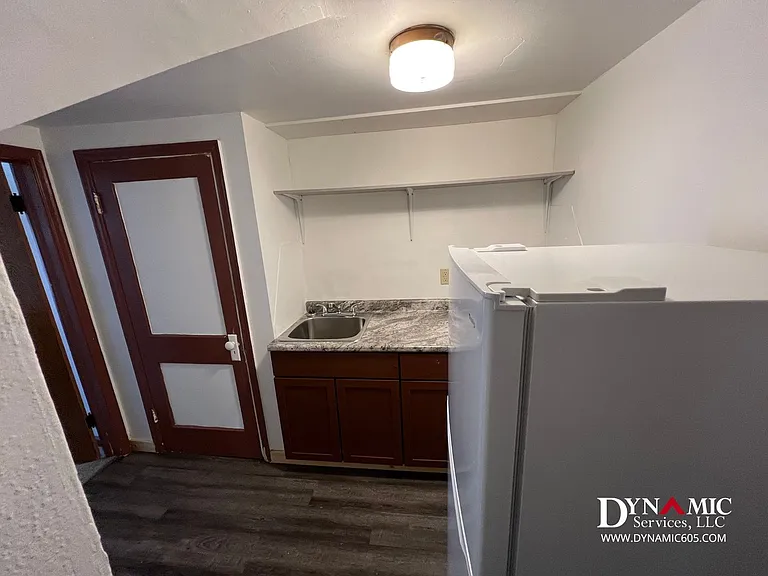 502 S Duluth Ave | Tenant Pays Electric Only — Photo 6