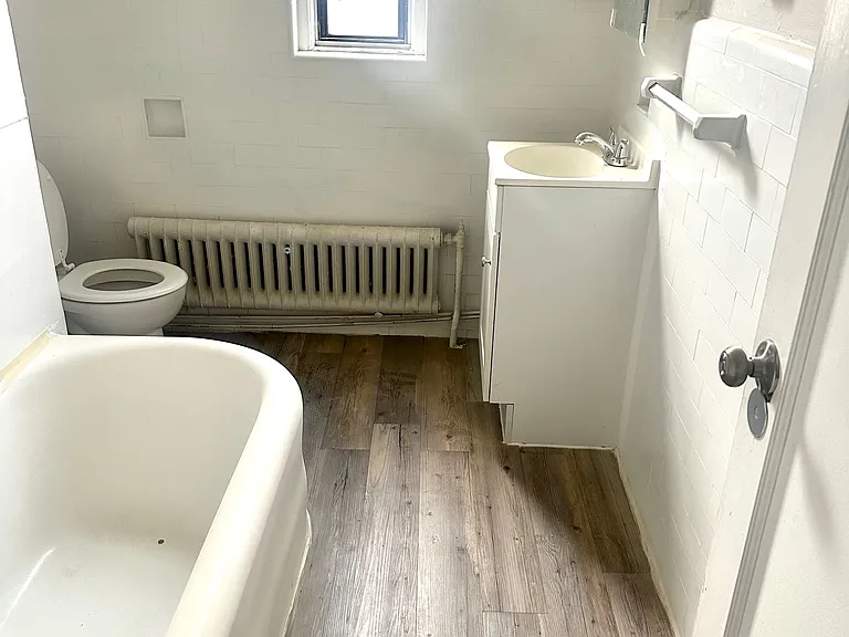 Elizabeth Manor — Photo 12