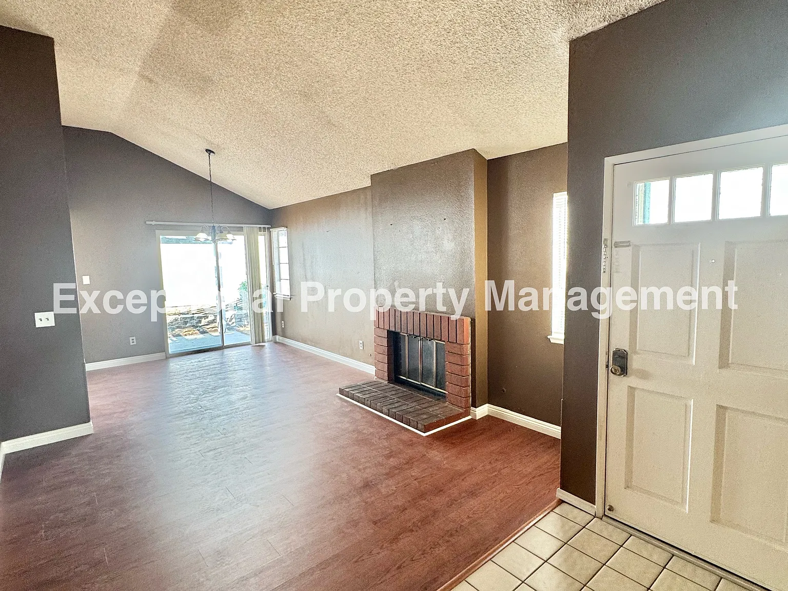 3 bed, 1008 sqft, $3,000 — Photo 2