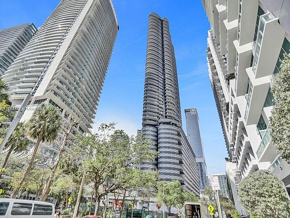 4th image of 1000 Brickell Plz #Penthouse 5204
