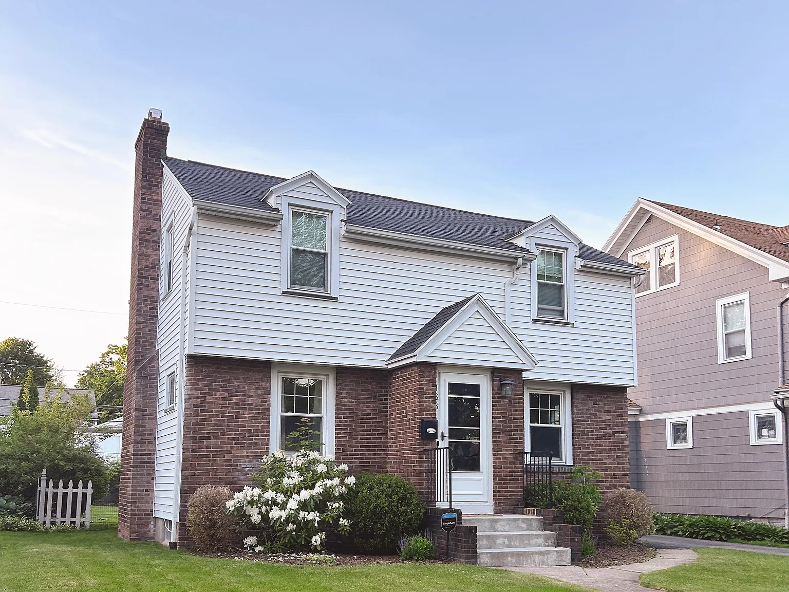 3 bed, 1.5 bath, 1100 sqft, $2,200 — Photo 1