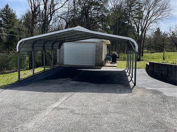5th image of 714 Circle Dr