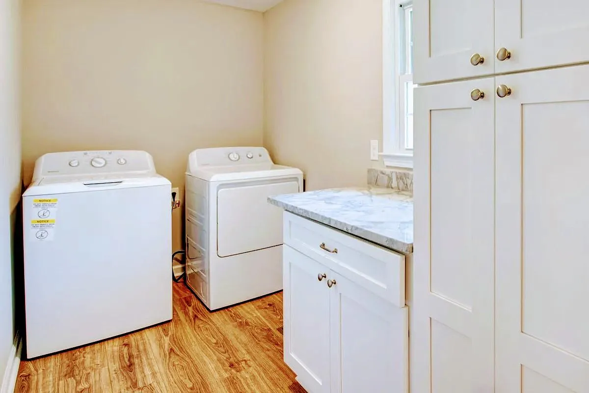 3 bed, 3000 sqft, $3,000 — Photo 4