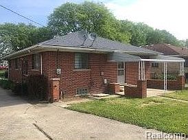 3rd image of 21451 Cambridge Ave
