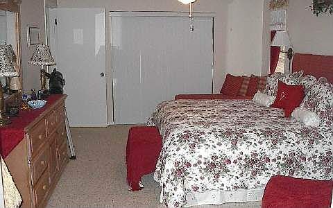 3rd image of 935 Lake Dr E