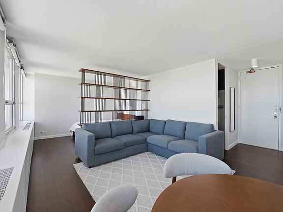 5th image of 2626 N Lakeview Ave APT 3206