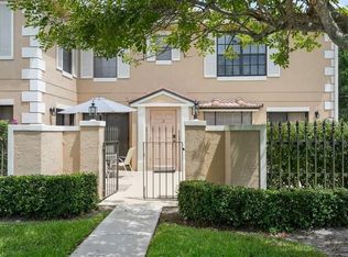 358 Prestwick Cir APT 2, Palm Beach Gardens, FL 33418