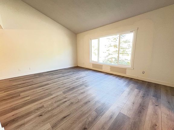 5th image of 6879 Rundlehorn Dr NE