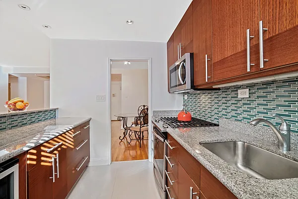 Sold by Daniel Gale Sotheby's International Realty | media 32