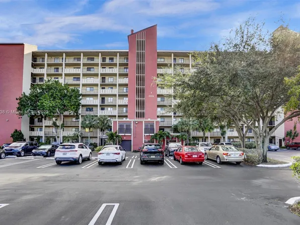 2206 S Cypress Bend Dr APT 702, Pompano Beach, FL 33069