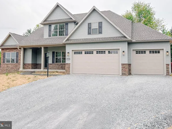 3531 Troon Dr, Chambersburg, PA 17202