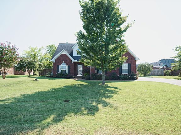 2nd image of 610 Pearl Ct