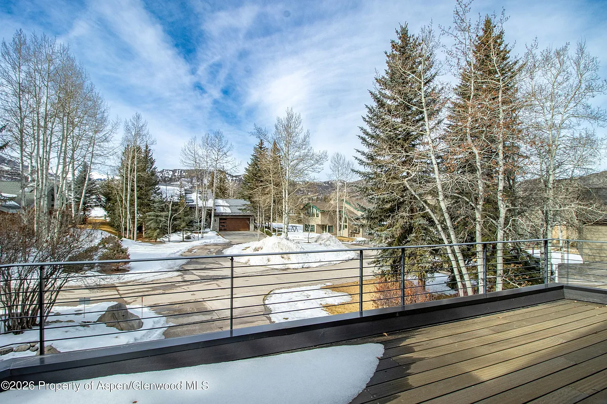 Building Photo - 500 Fairway Dr