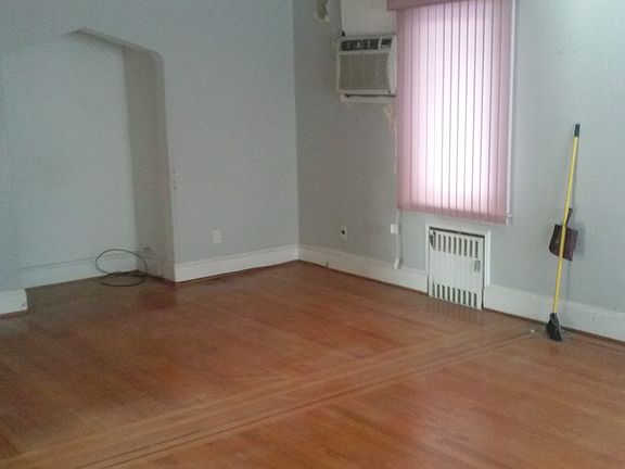 4th image of 416 Langley Ave