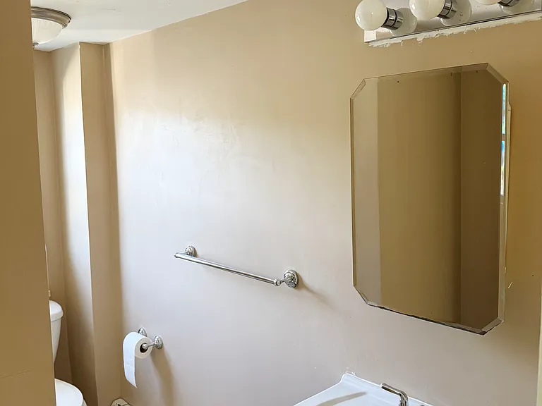 23 1/2 Central St #3 — Photo 10