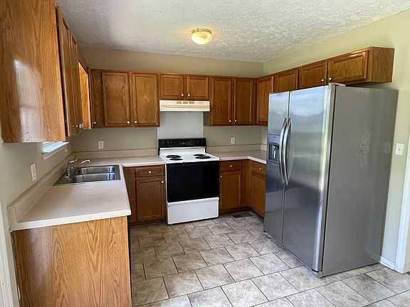 3rd image of 2537 Hillingdon Dr