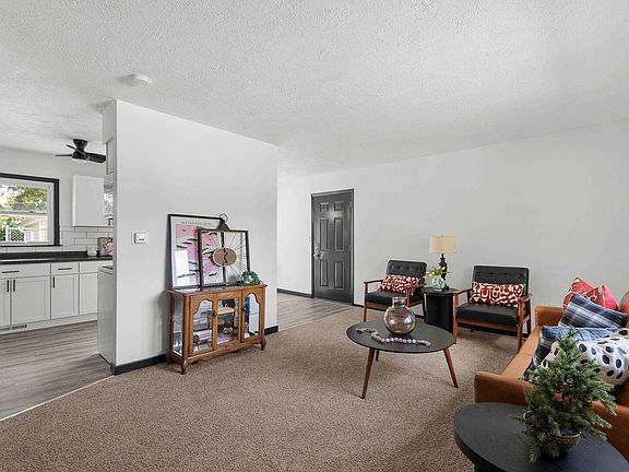 4th image of 1101 Hawthorne Dr