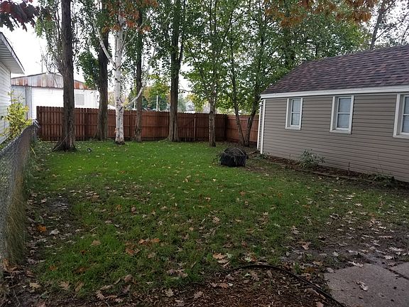 2nd image of 725 E Easterday Ave