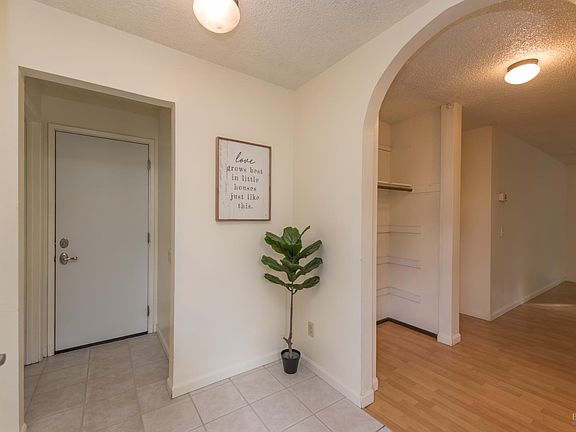 4th image of 908 Shady Oak Drive