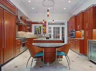 49 E Elm St, Chicago, IL 60611