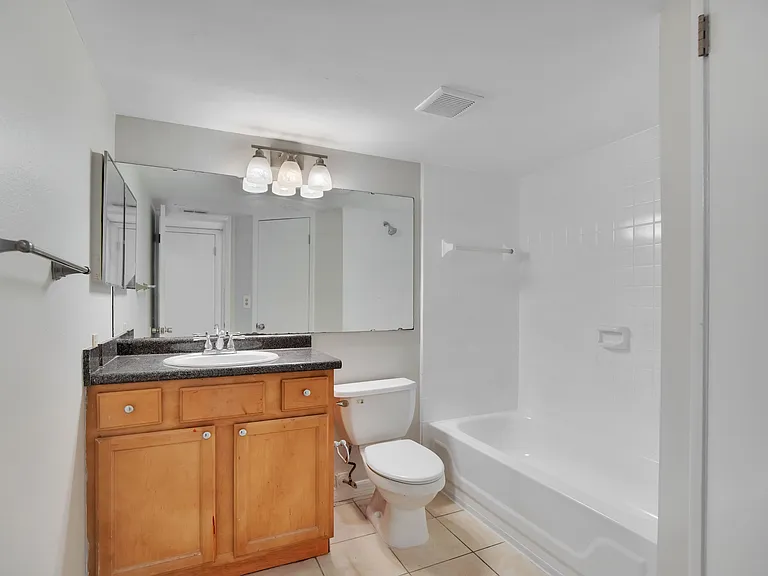 305 Lakepointe Dr #104 — Photo 4