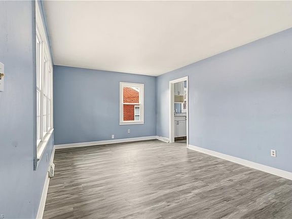 4th image of 844 Willow Pl