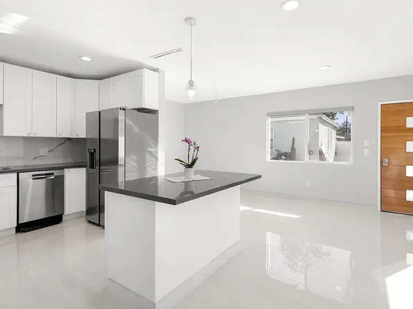 19137 Calvert St, Reseda, CA 91335