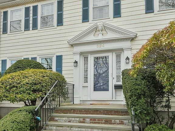 2nd image of 624 Newton St