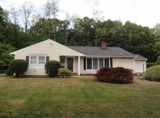 91 Lake Dr, Freehold, NJ