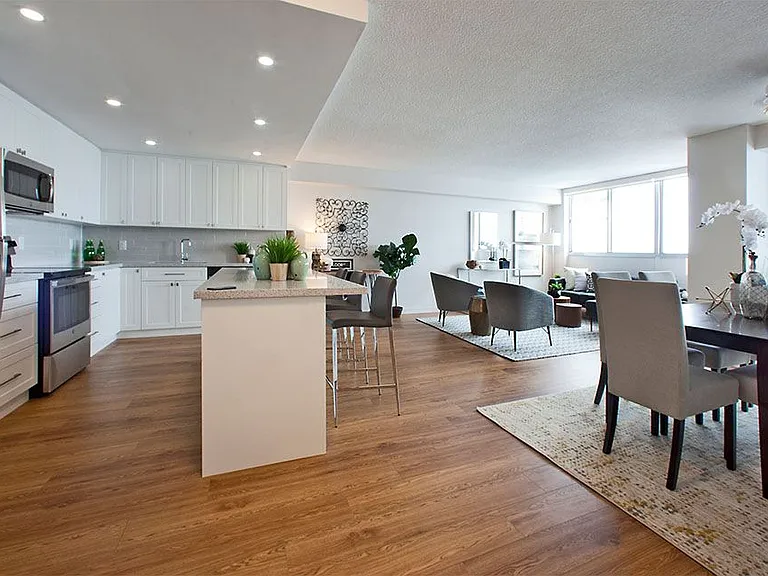 165 La Rose Ave — Photo 1