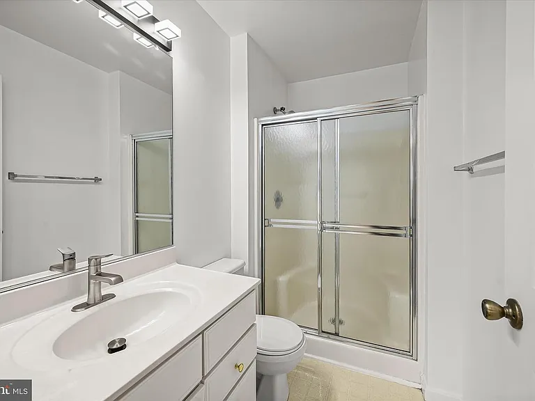 45 Queen Neva Ct #B — Photo 30