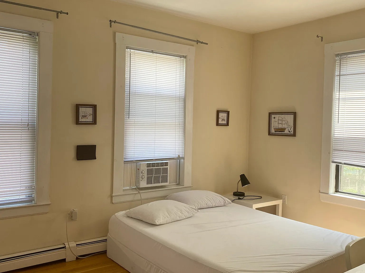 3 bed, 1050 sqft, $3,475 — Photo 3