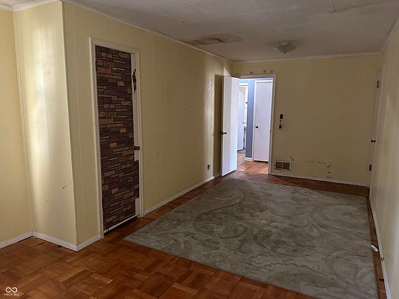 5th image of 10303 Broadway St