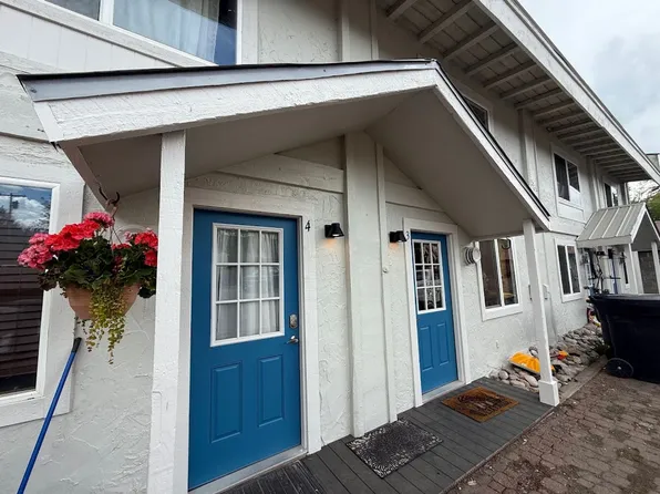 Downtown 2bedroom Townhome