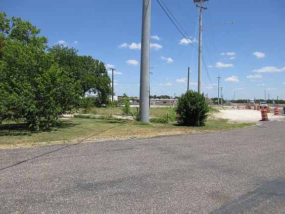 5th image of 202 Eagle Dr