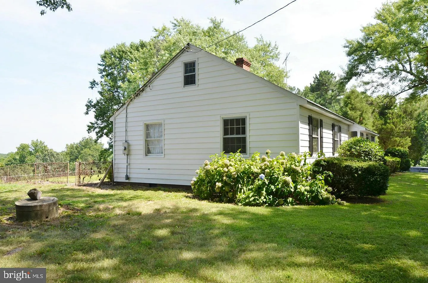 3 bed, 1.5 bath, 1239 sqft, $1,675 — Photo 3