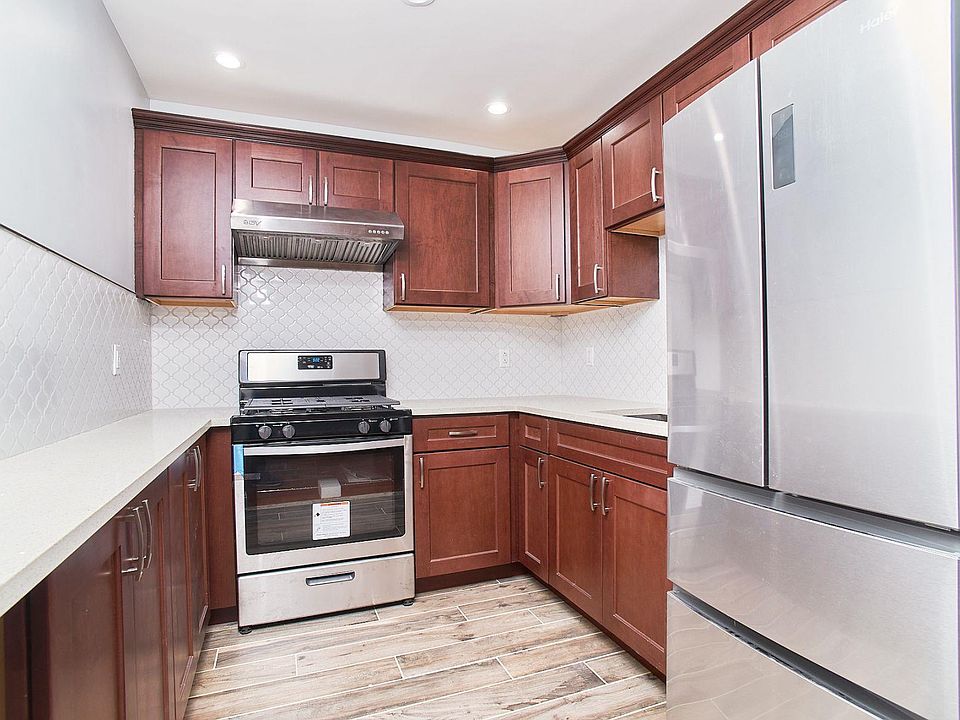 1st image of 4124 Murdock Ave Floor 1