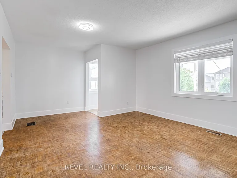 24 Kenora Cres #MAIN — Photo 4