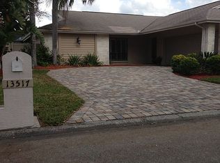 13517 Clubside Dr, Tampa, FL 33624