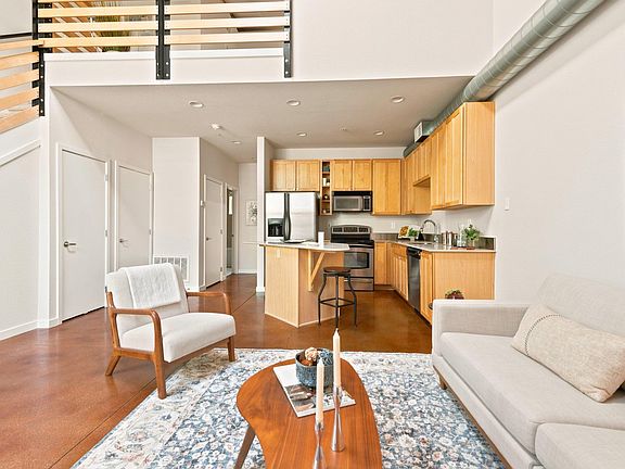 4th image of 3033 Blake St #112